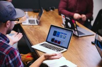 Como criar um site institucional que transmite credibilidade e gera contatos
