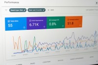 Parte 2 — Como Integrar Mídia Orgânica e Paga para Construir Autoridade e Maximizar o ROI