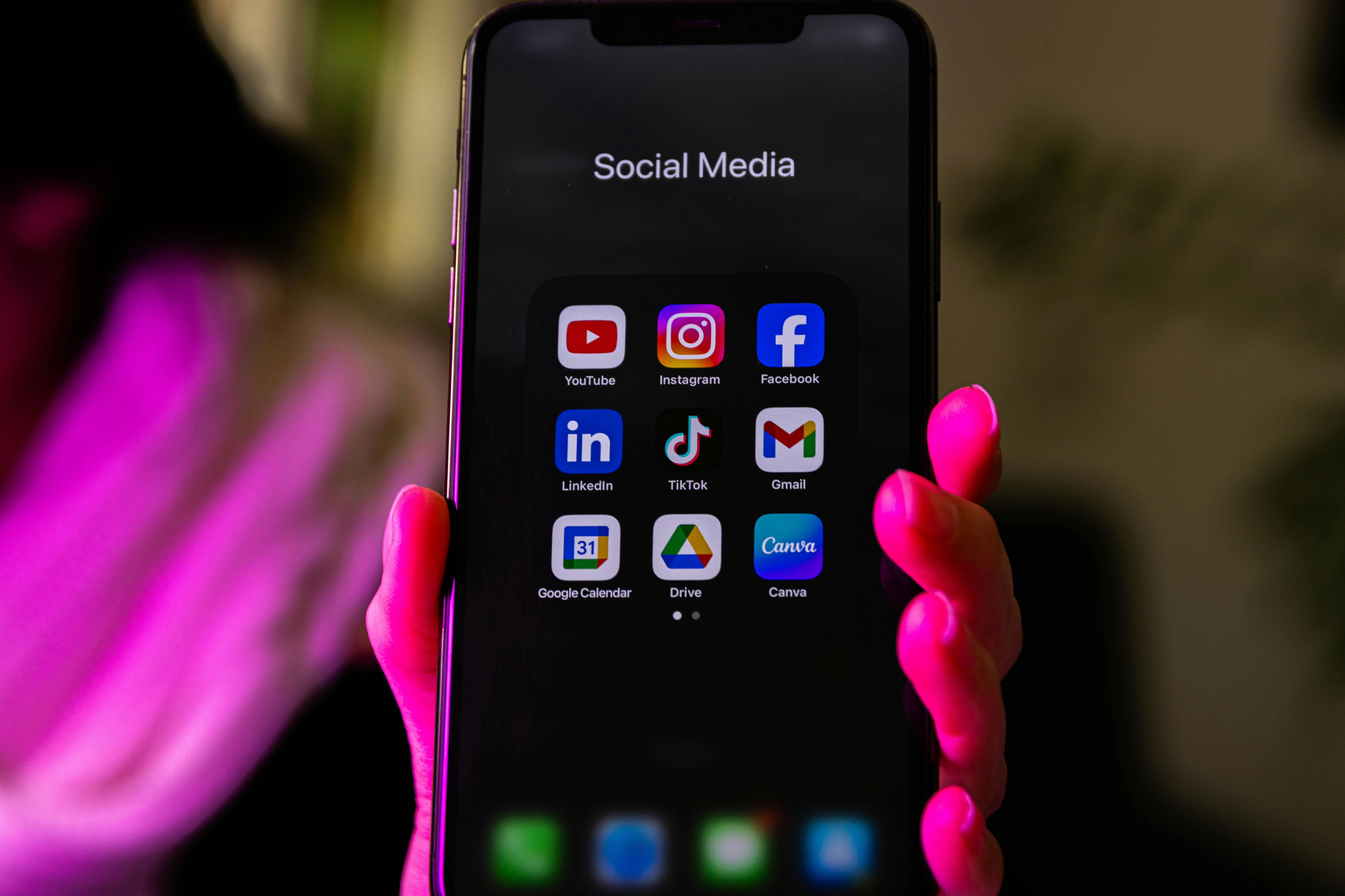 TikTok, Instagram e YouTube: qual canal priorizar para o seu negócio